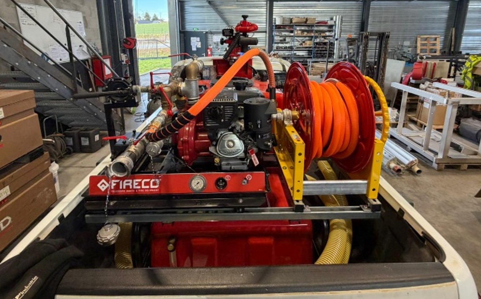 Assembly of components inside a vehicle